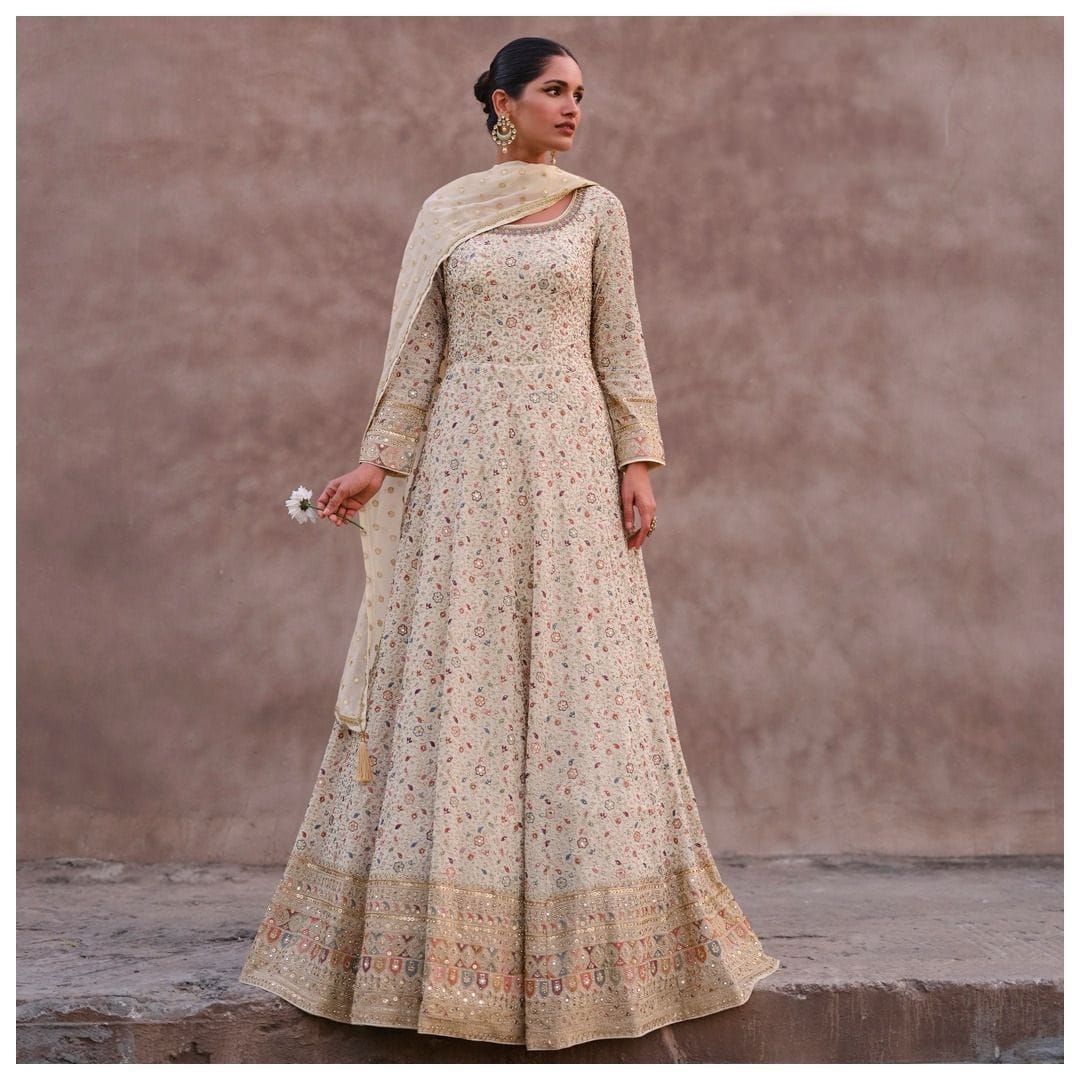 Blooms in Cream Floral Affair - Rent