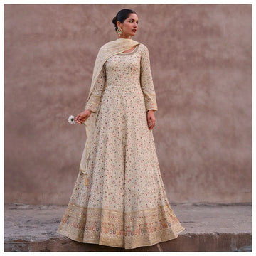 Blooms in Cream Floral Affair - Rent