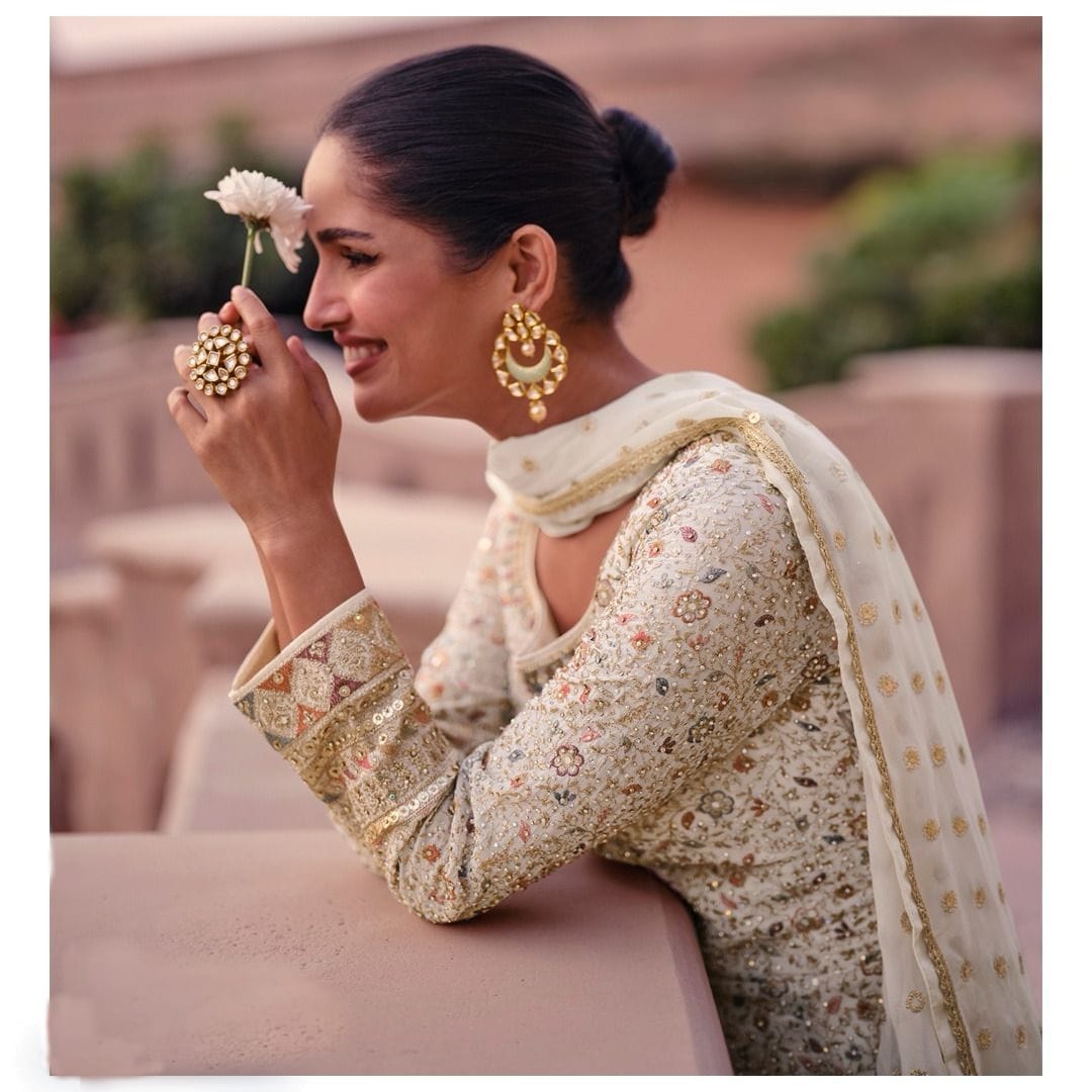 Blooms in Cream Floral Affair - Rent