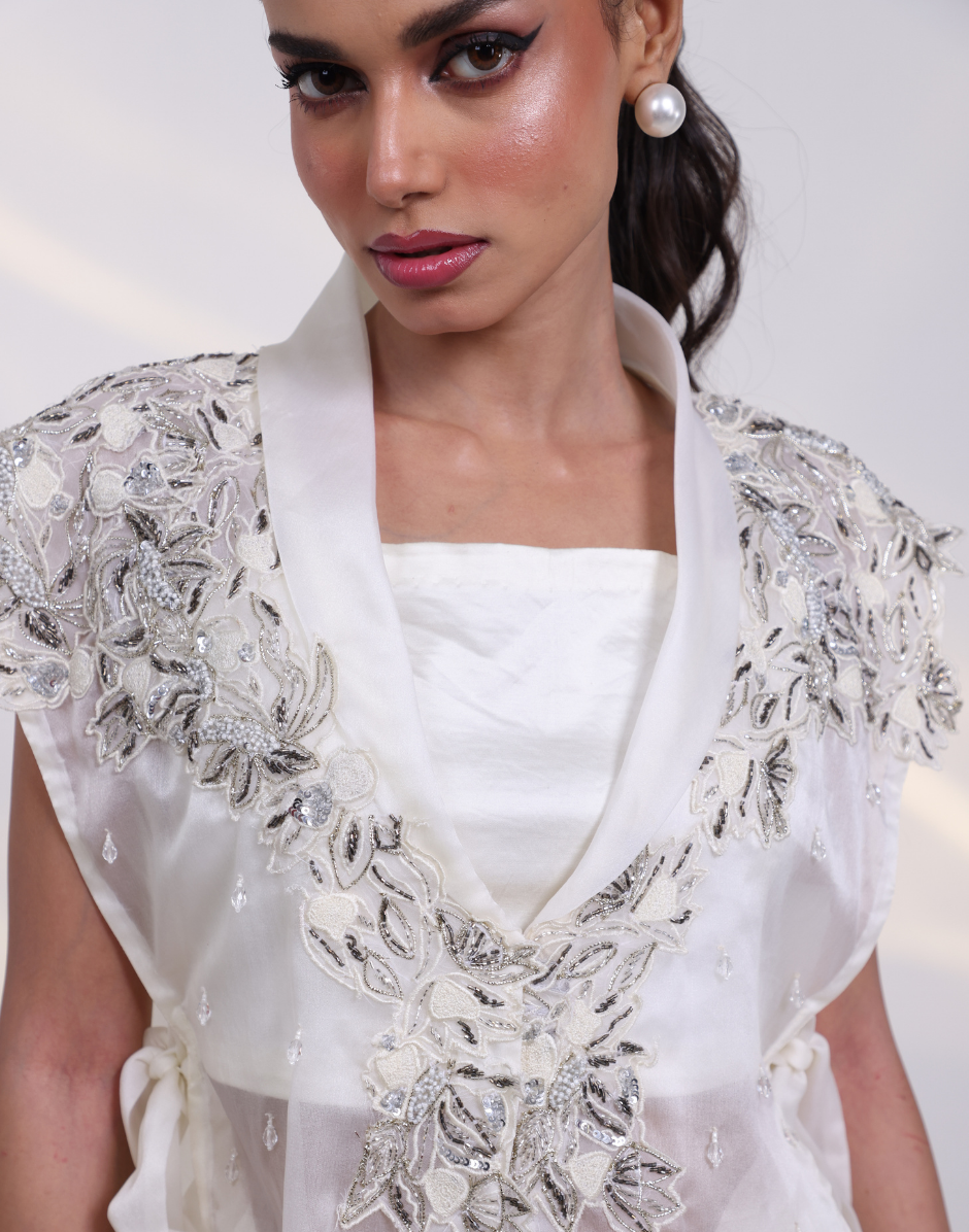 Chic White Three-Piece Set Bustier, Straight Pants & Embroidered Overlay Jacket_2