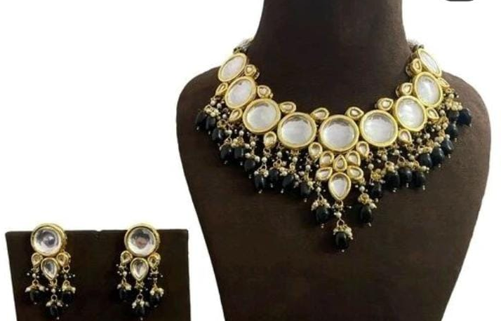 Elegant Black Necklace with Black Stone Earrings - Rent