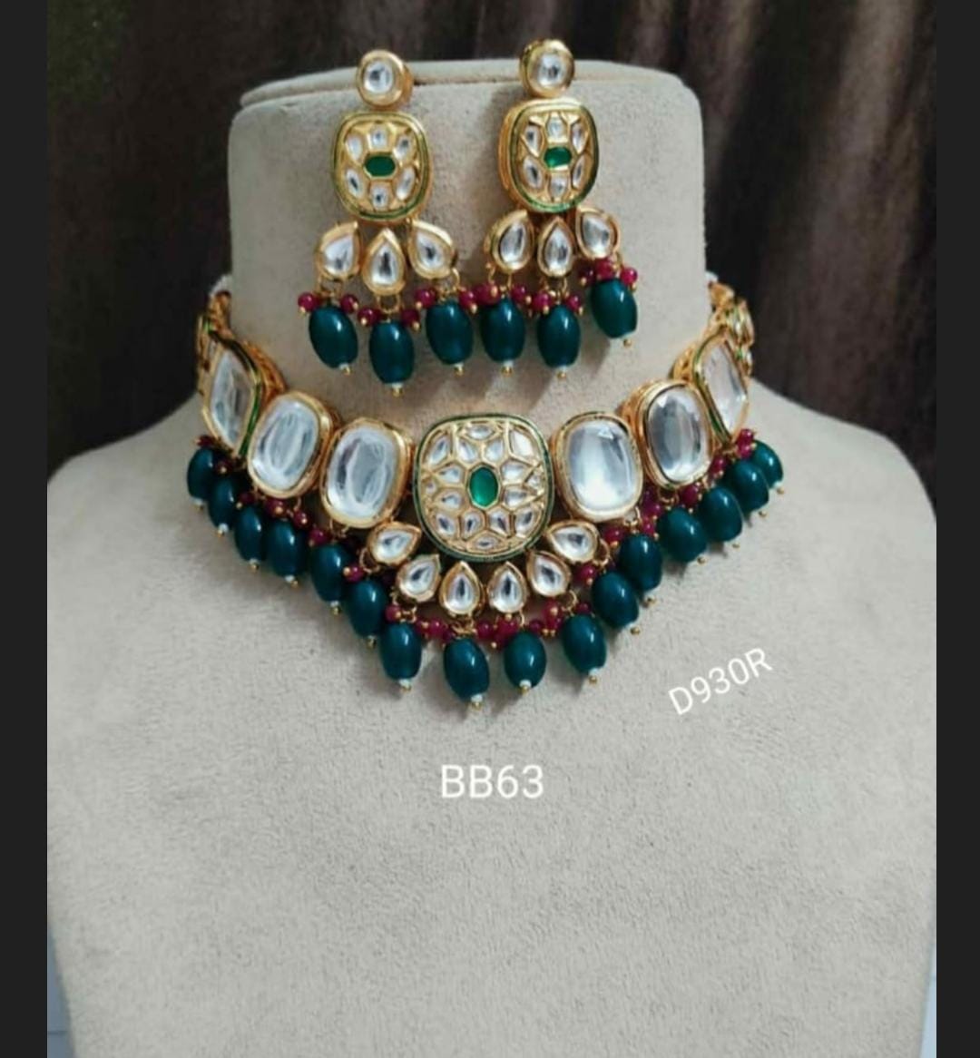 Green Necklace with Green Stone Earrings - Rent