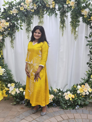 Elegant Yellow embroidered Kurta Set with Pants - Rent