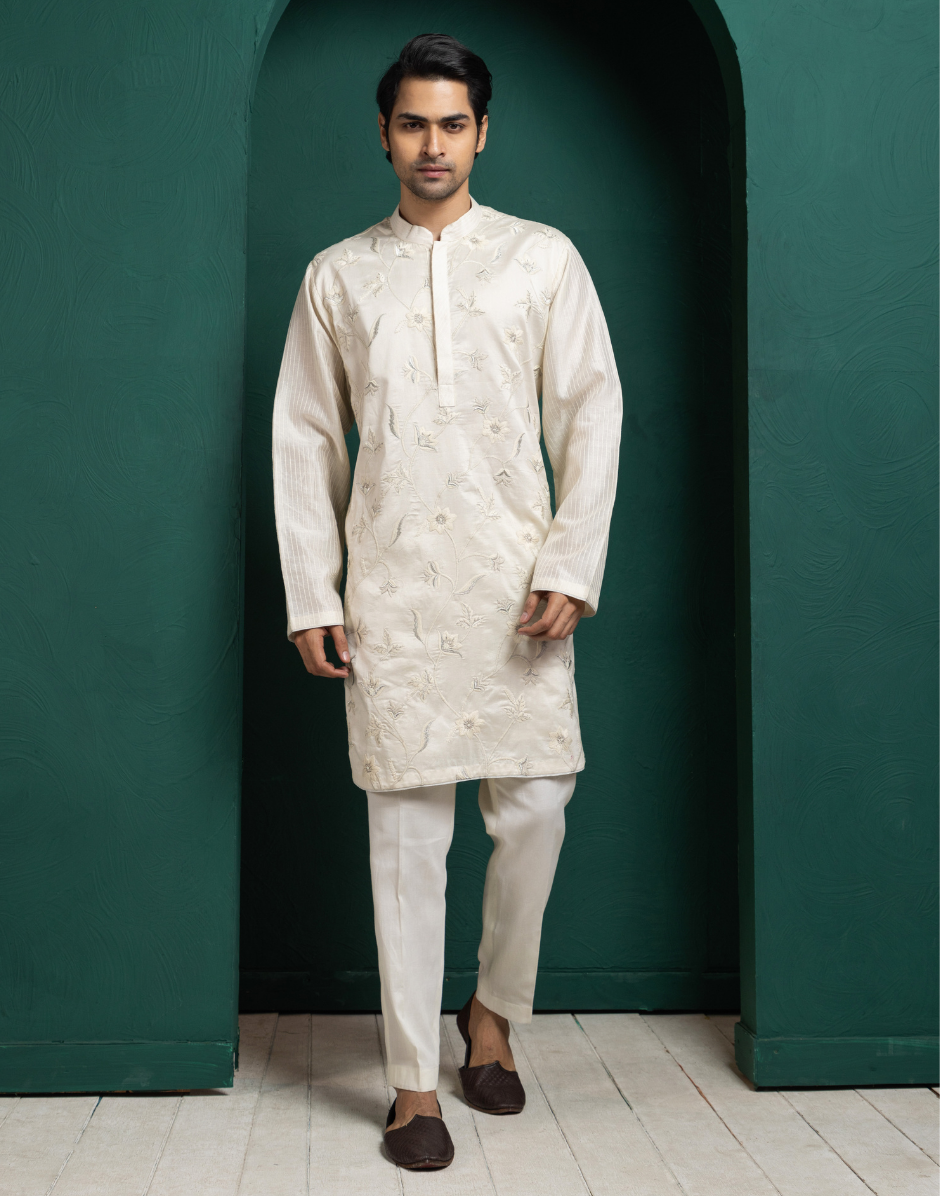 Ivory Floral Elegance Kurta Set Perfect Blend of Grace and Sophistication