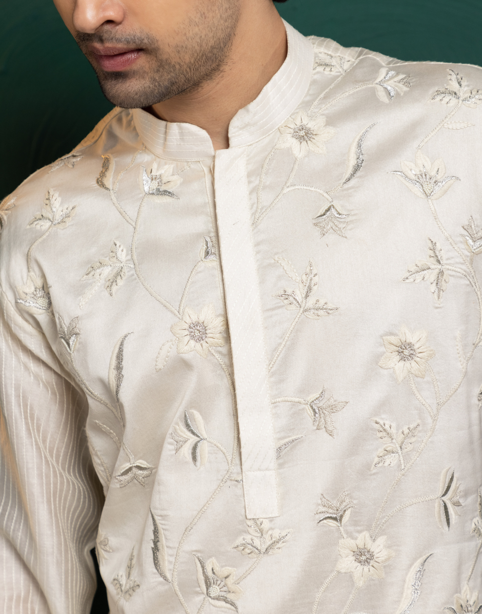 Ivory Floral Elegance Kurta Set Perfect Blend of Grace and Sophistication