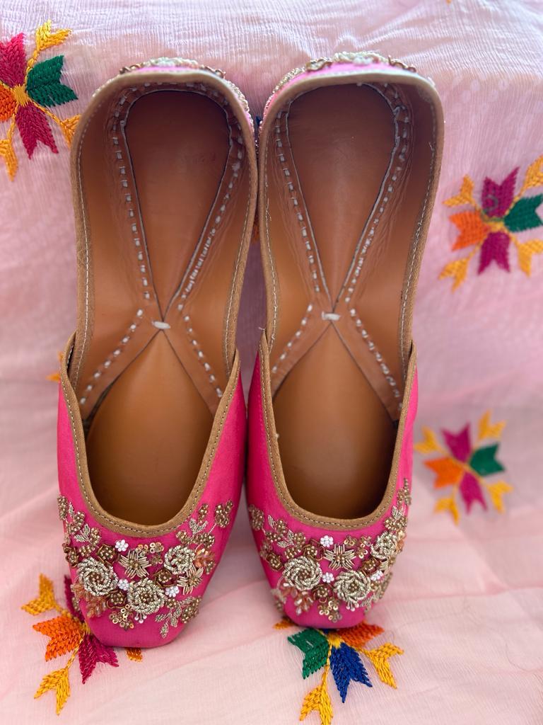 PINK Hand Embroidered Jutis LE BAFFI