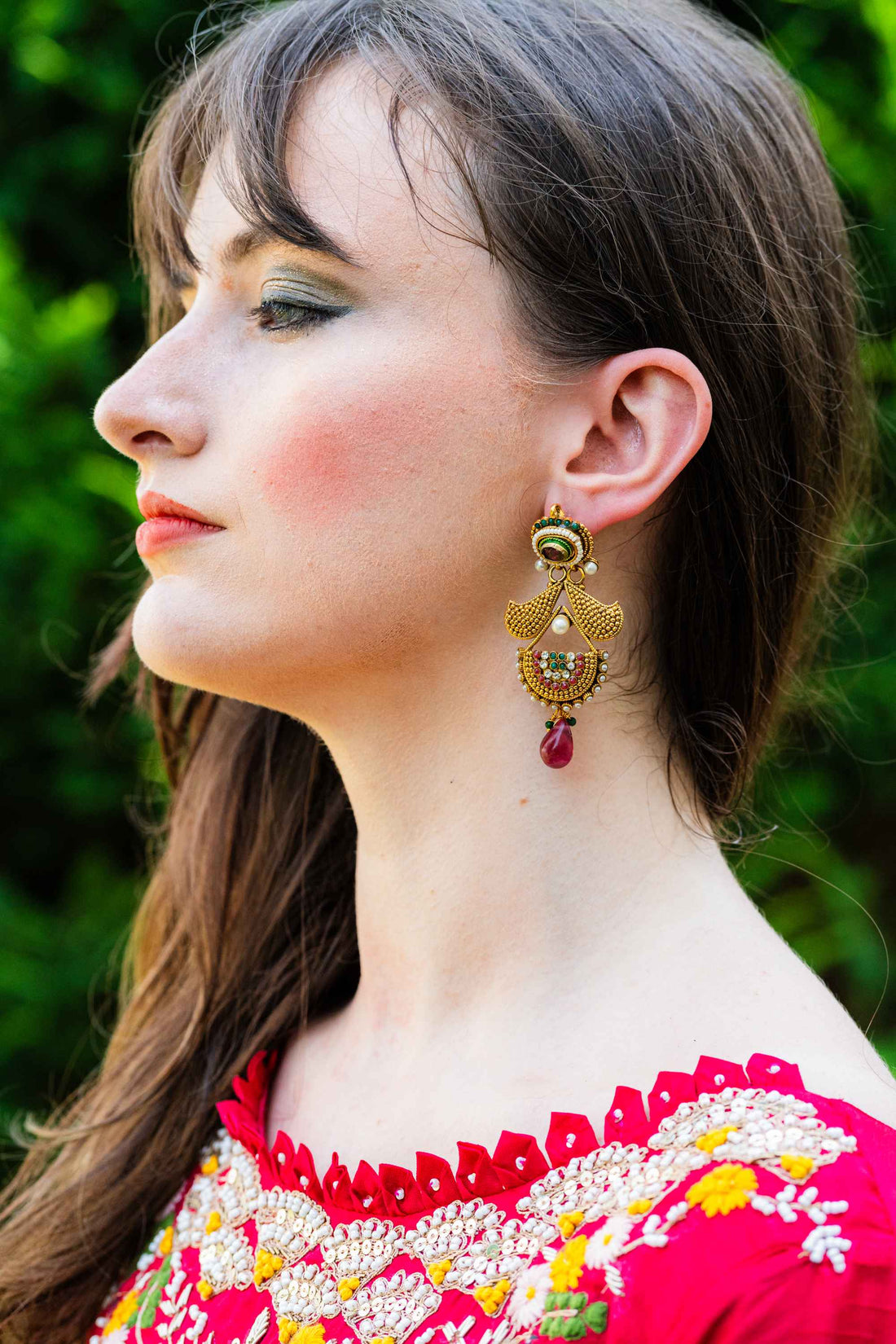 Red Kundan Earrings With Emerald Stone - Rent