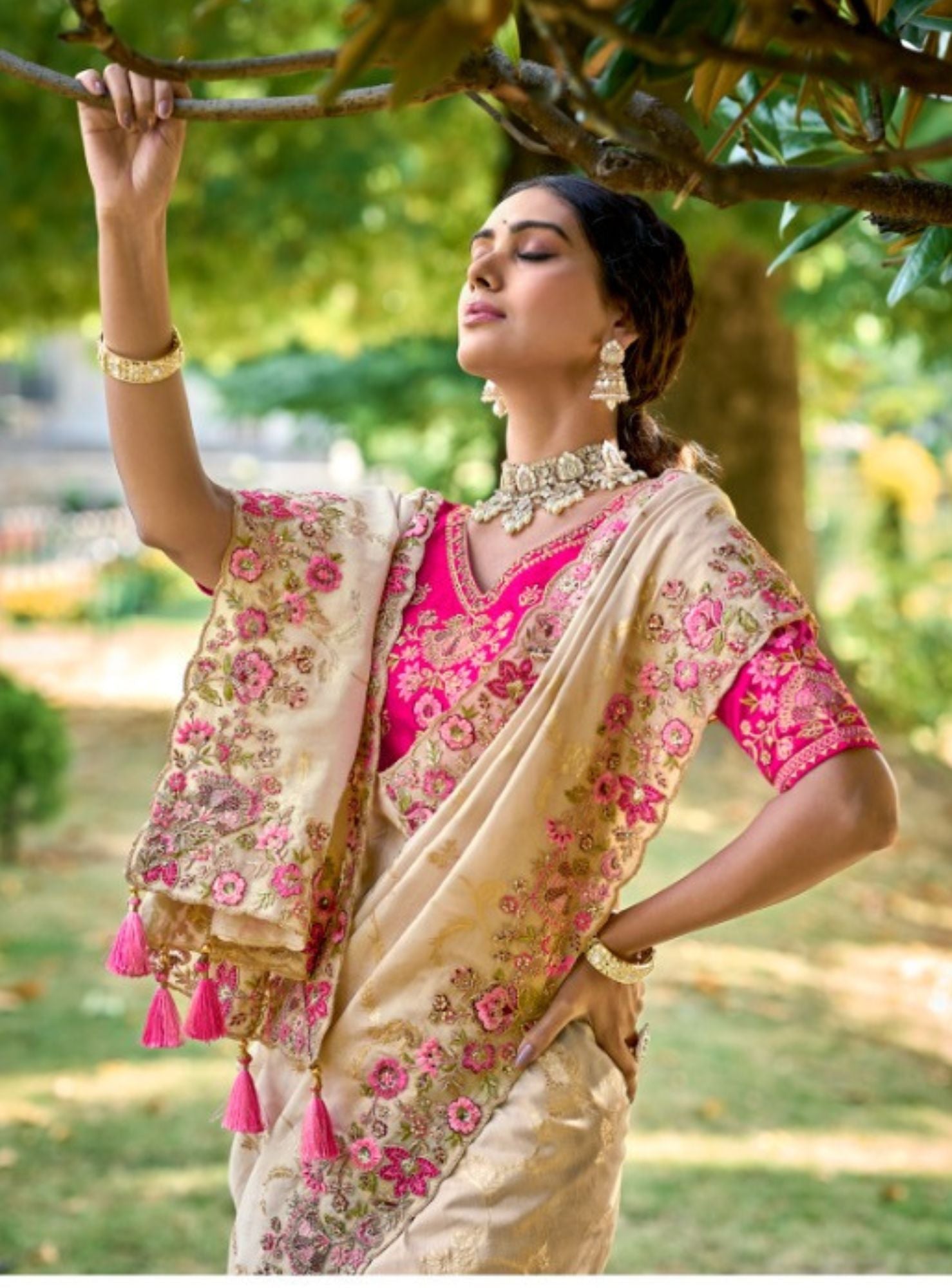 Buy Peach Threadwork Georgette Designer Saree - Koskii