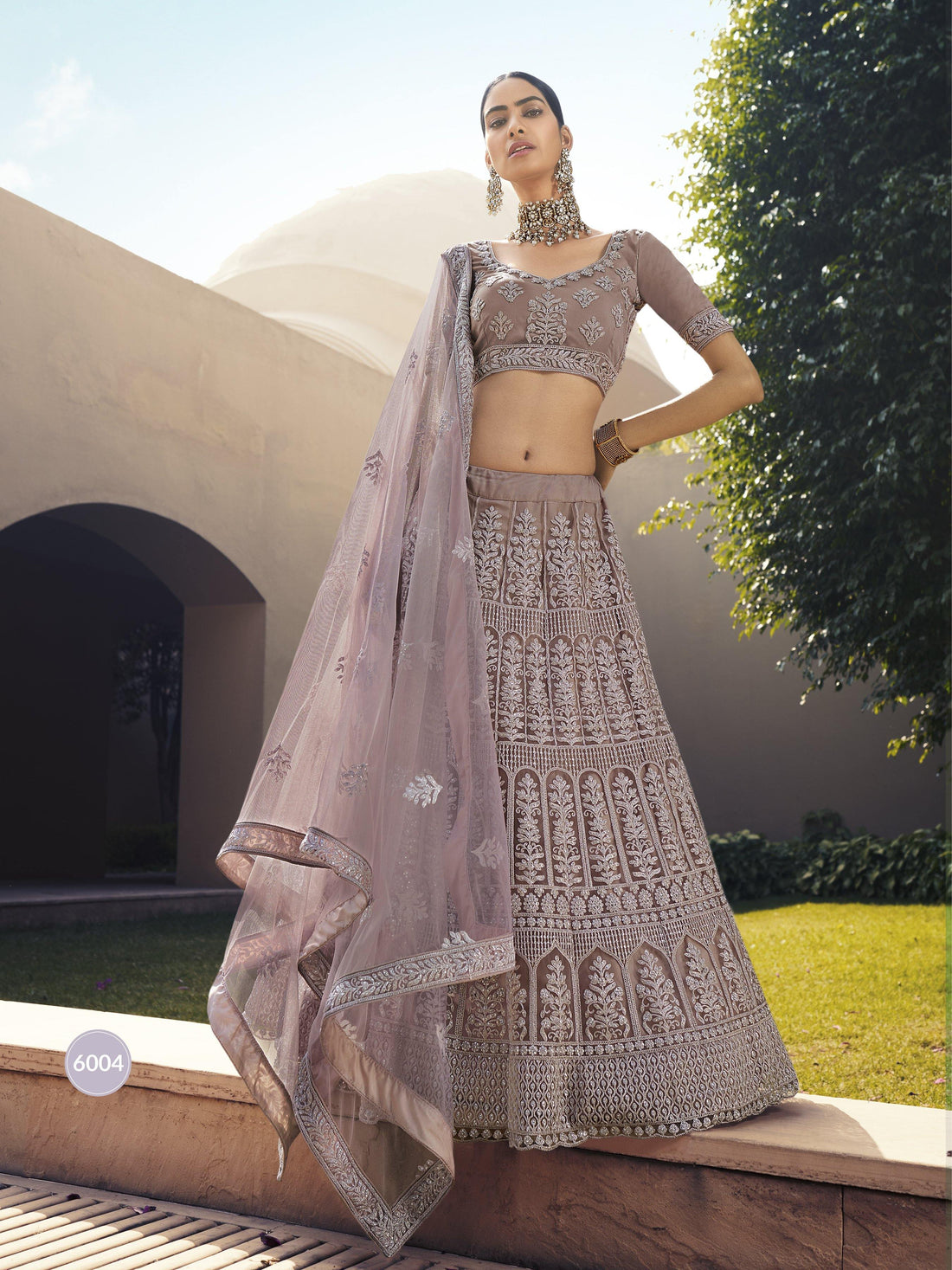 Dark Mauve Soft Net Lehenga + Gold Weave Flap over Hand-embroidered Clutch + Kundan Choker Set- Rent