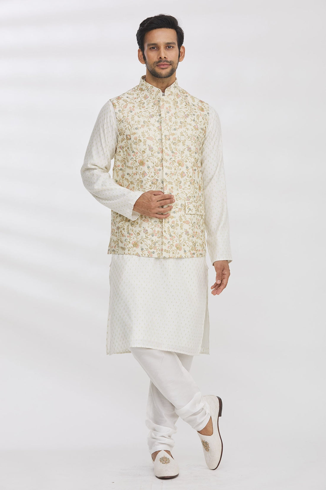 Aham Vayam's Jahanuma embroidered and Kurta set- Rent