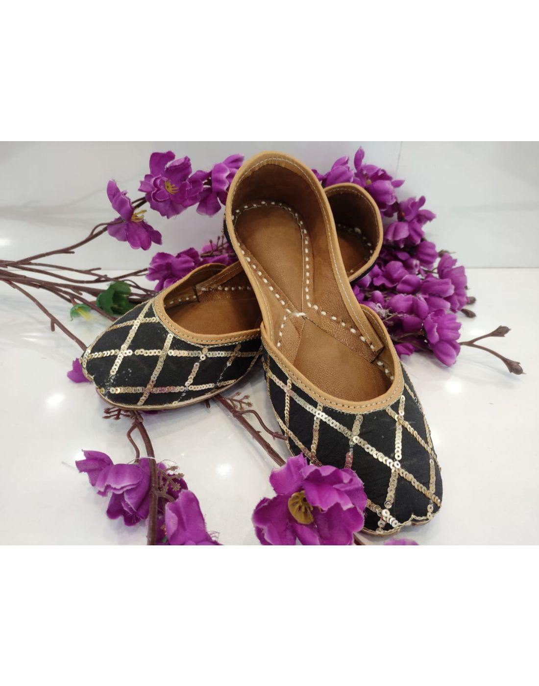 Punjabi Juttis-Women-Glamourental