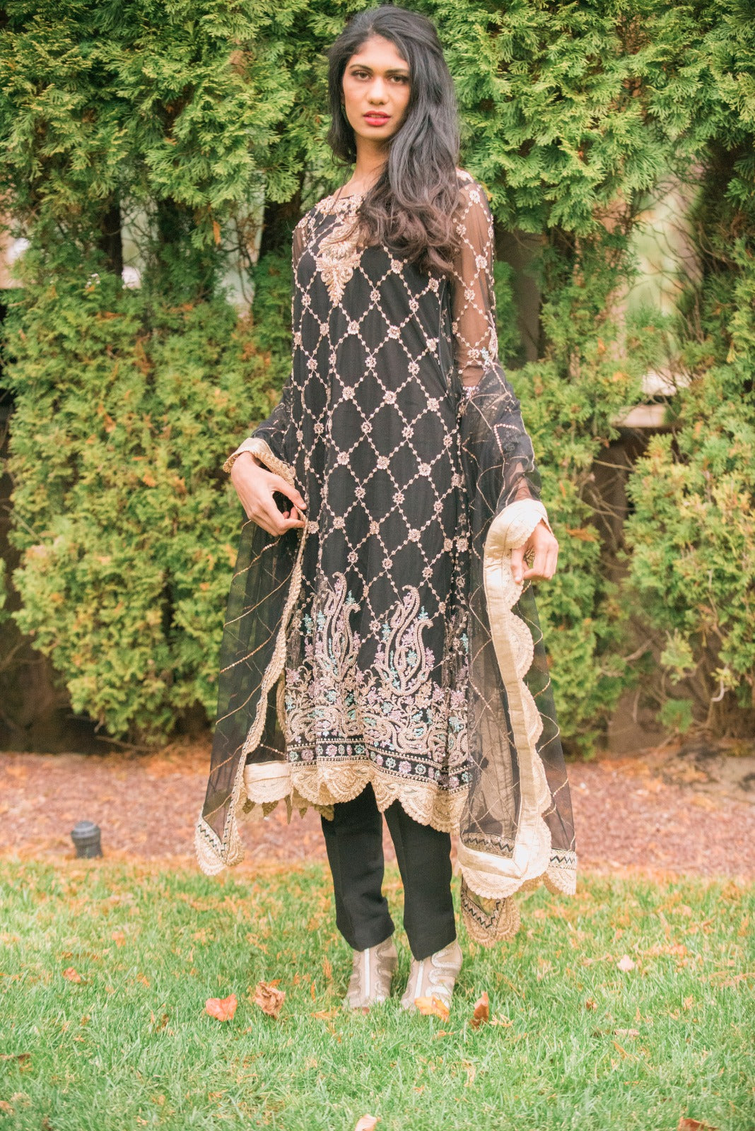 Rent Black and Gold Embroidered Kurta with Pant Online 7 Days / S / Black Rent Black and Gold Embroidered Kurta with Pant Online 7 Days / S / Black