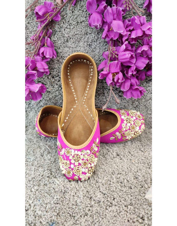 Punjabi Juttis-Women-Glamourental