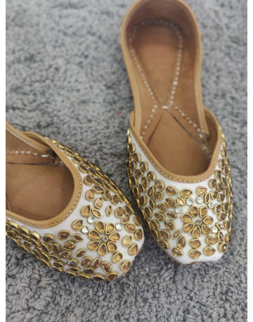 Punjabi Juttis-Women-Glamourental