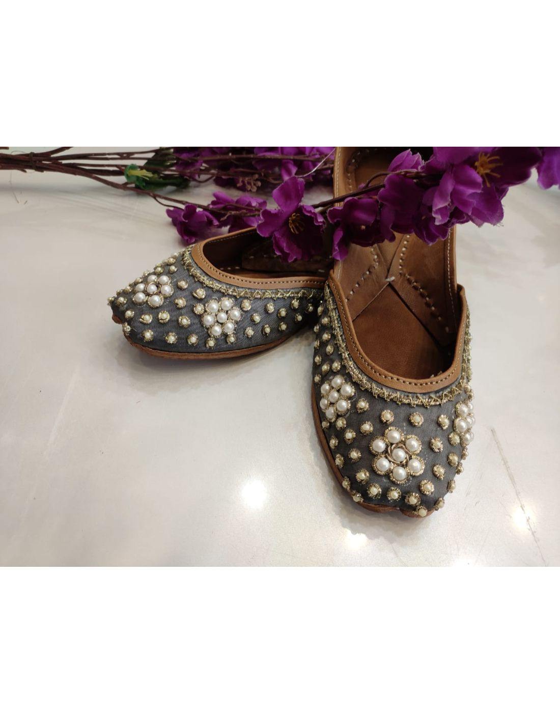 Punjabi Juttis-Women-Glamourental