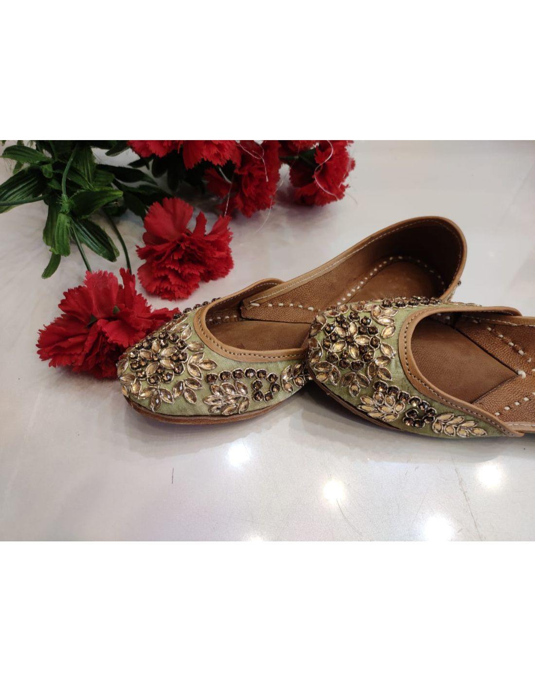 Punjabi Juttis-Women-Glamourental