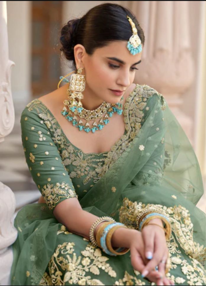 Messy hair, a colourful lehenga choli, dark mehendi, statement jewellery  and lots of kaajal.. This is Cinderella ka Indian Shaadi edit!… | Instagram