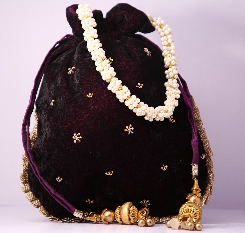 Sparrow embroidered Potli - Rent
