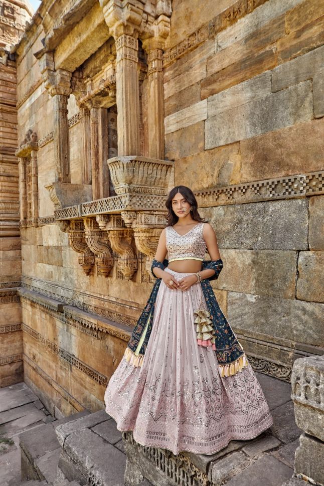 A Fashion Odyssey Across India: Outfits Inspired by Cultural Tradition –  UrbanStree